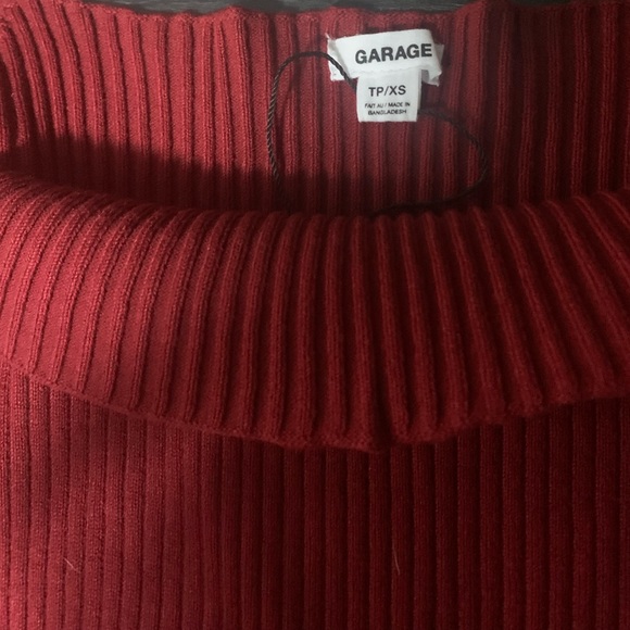 GARAGE Off The Shoulder Cropped Red Full Sleeve Top - Picture 3 of 3